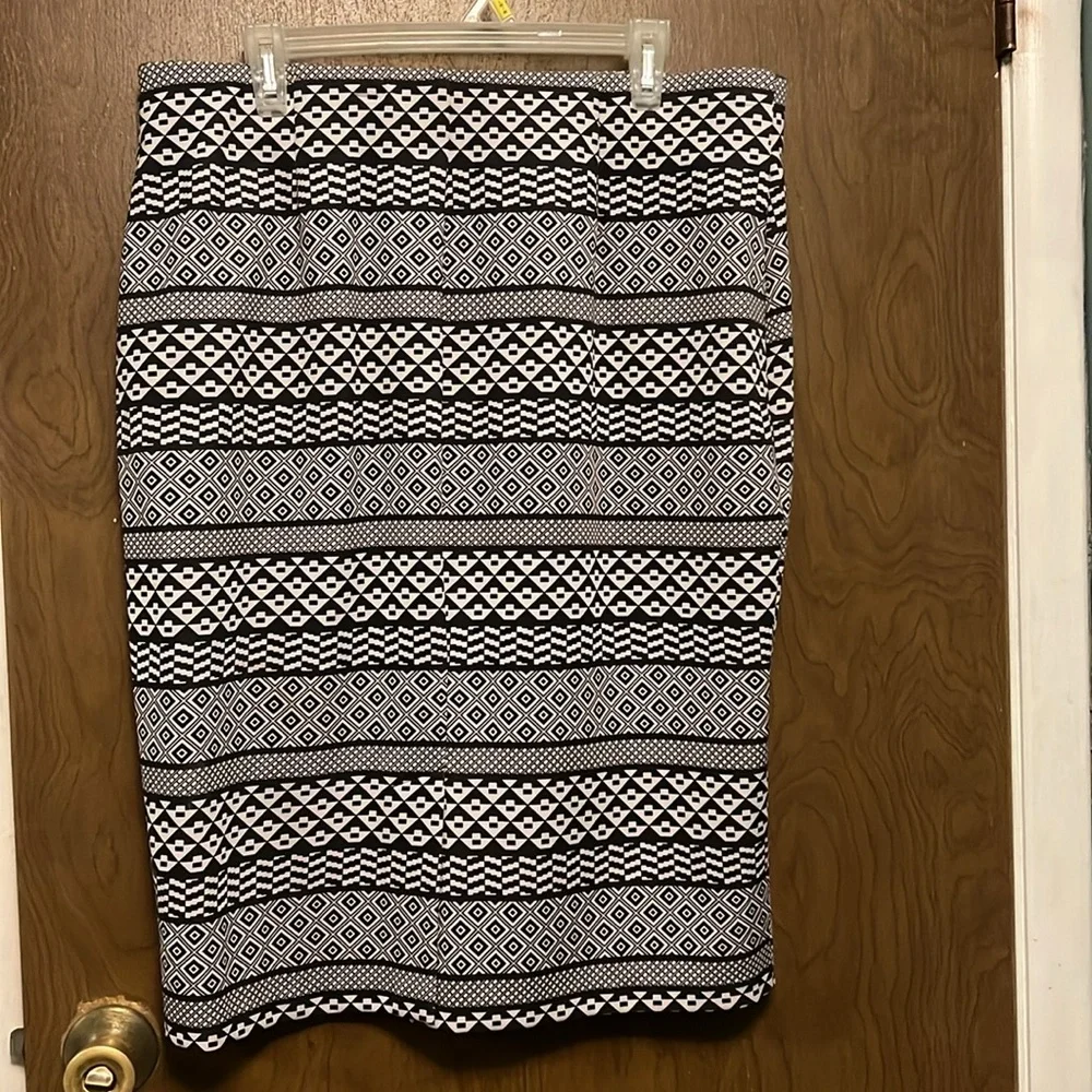 Ice black and white geometric pencil skirt size XL
